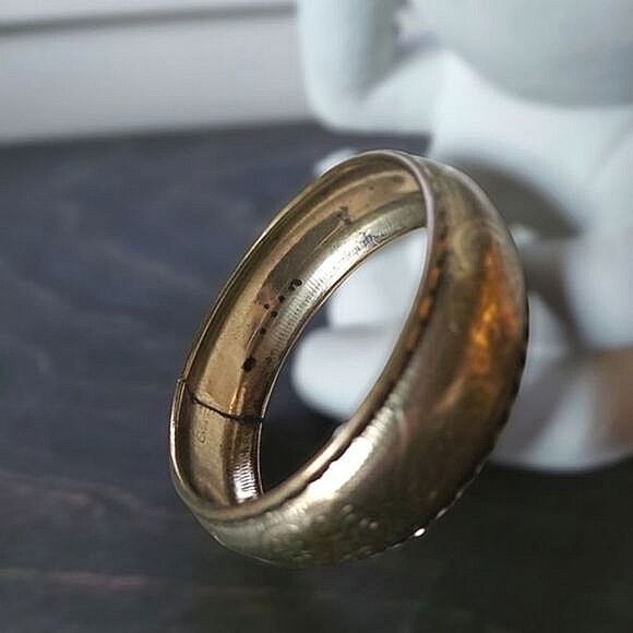 Vtg brass plated patterned rounded bangle - Picture 5 of 6